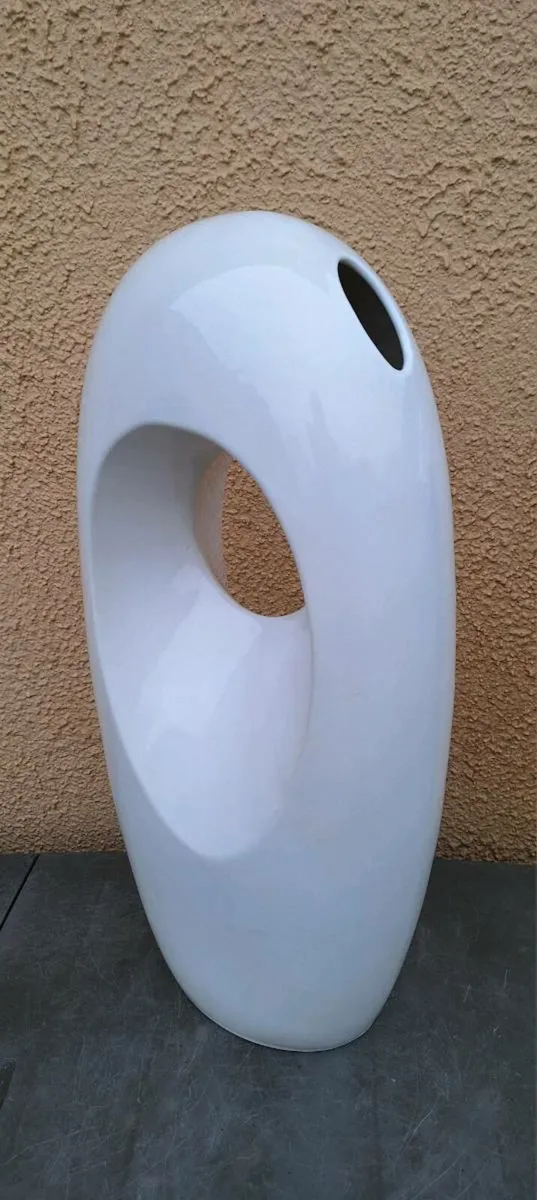Beautiful tall modern floor vase - Image 2