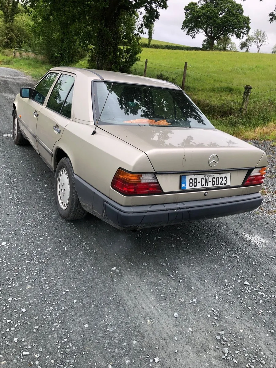 Mercedes benz 300e - Image 4