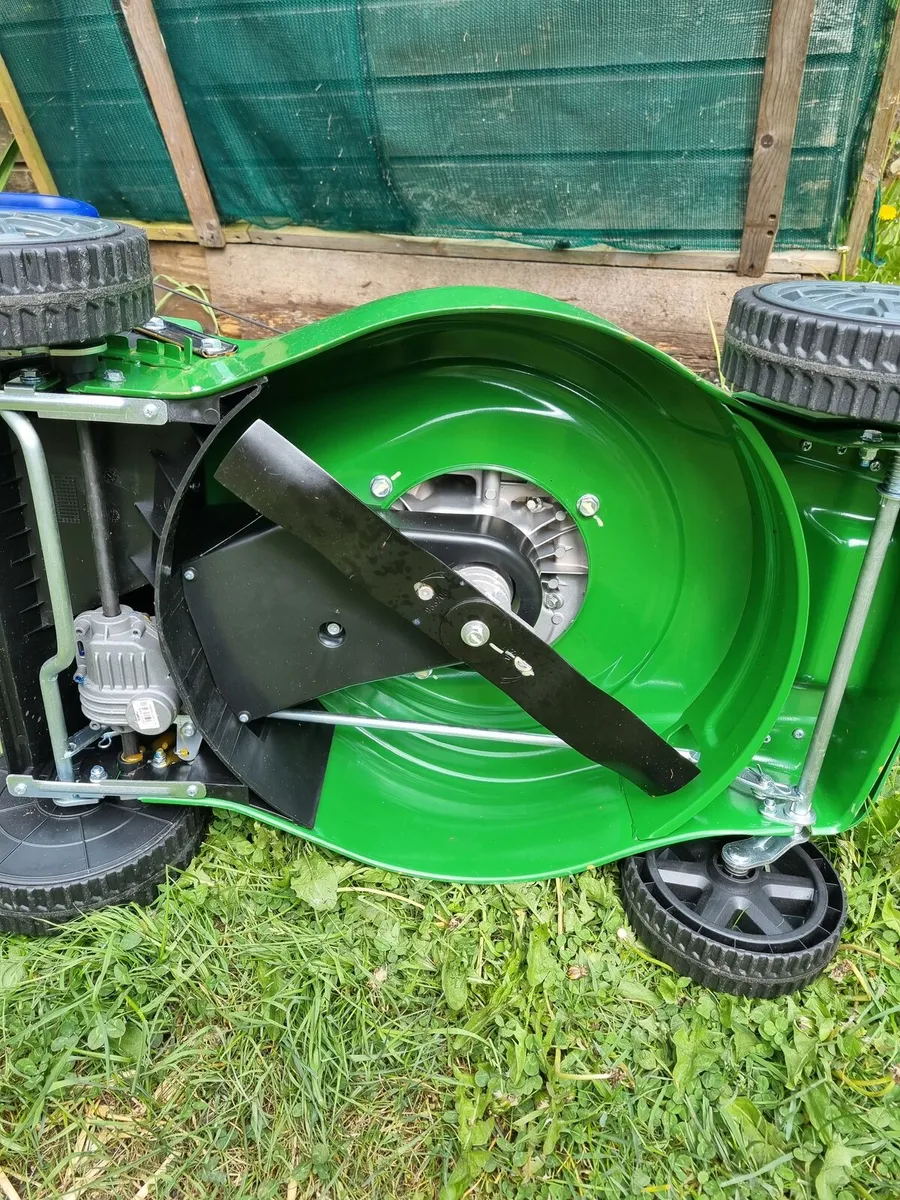 New lawnmower for sale self drive - Image 2