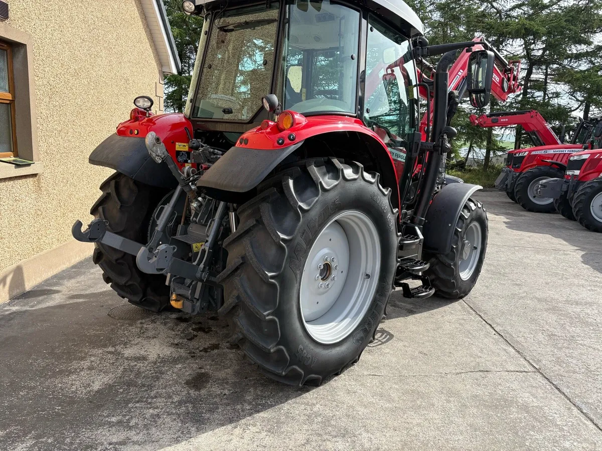 Massey Ferguson 5712 - Image 3