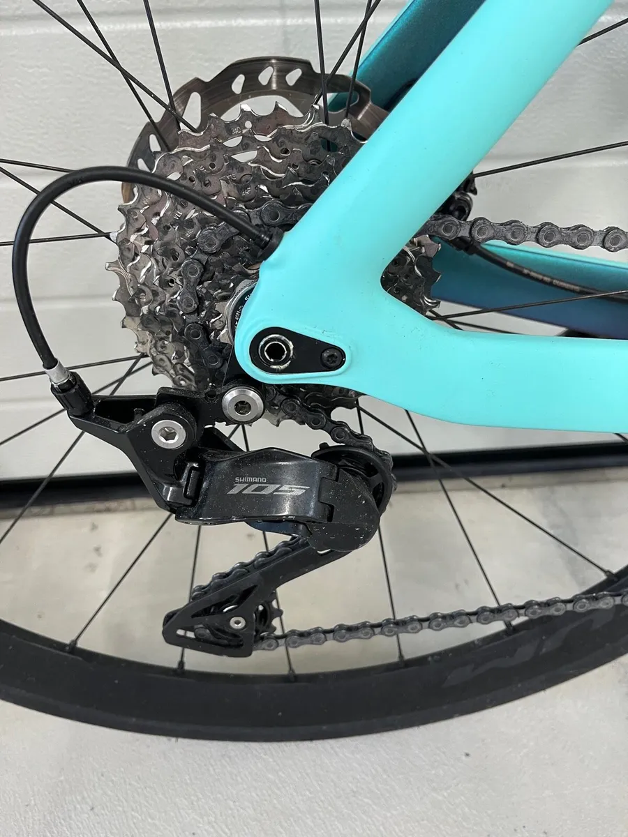 Carbon fibre road bike - Image 3