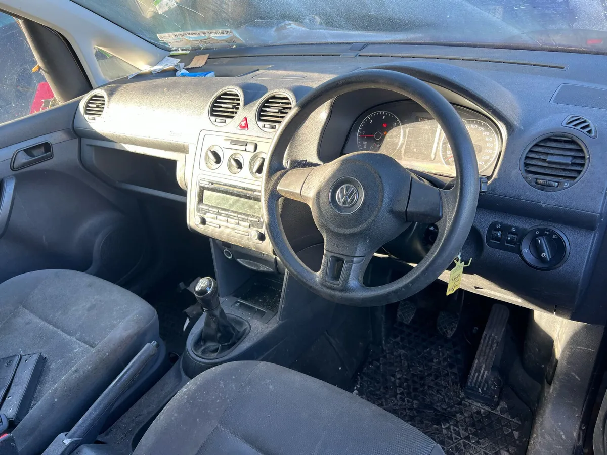 2015 Vw Caddy Maxi 1.6 Tdi driving - Image 4