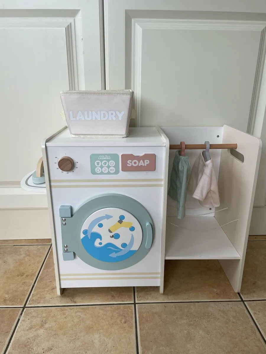 Kids wooden washing machine