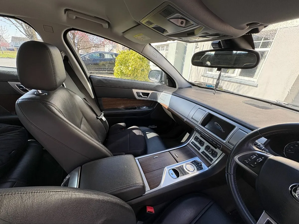 Jaguar XF 2.2D 2014 - Image 3