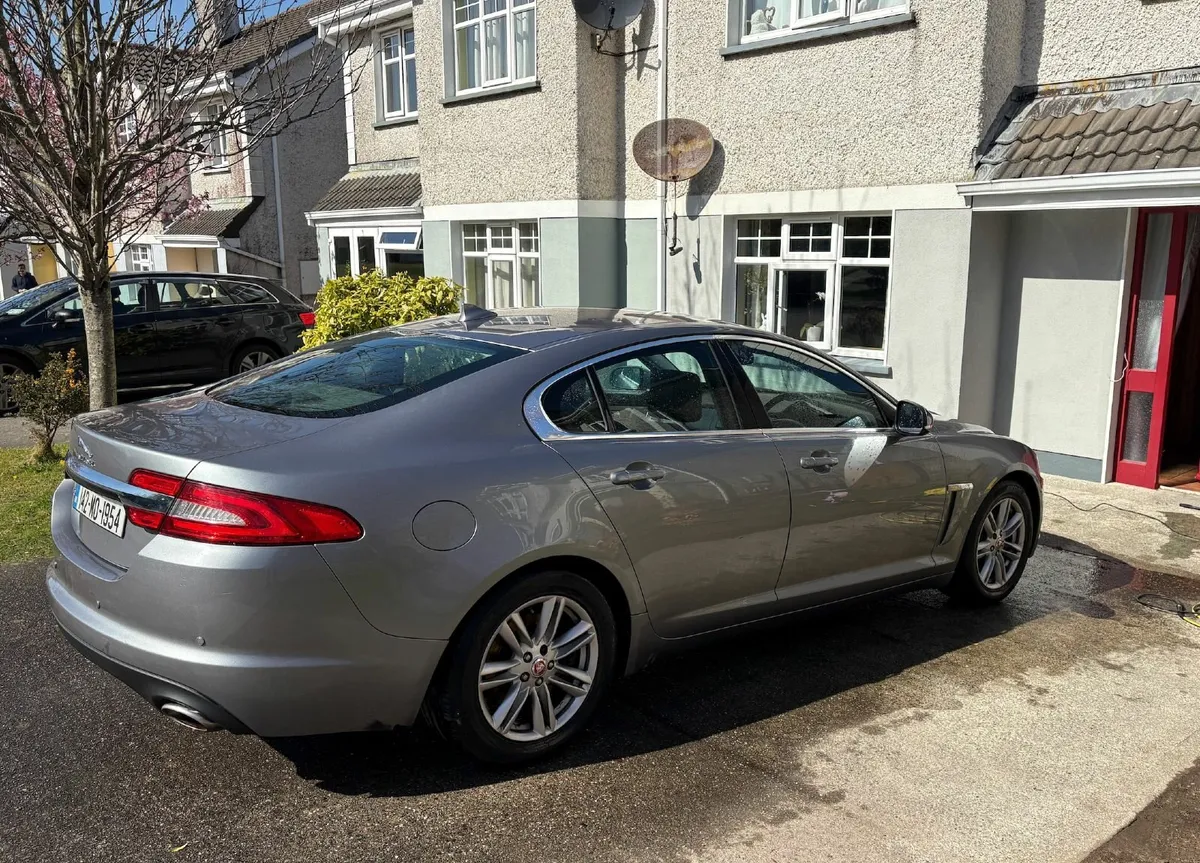 Jaguar XF 2.2D 2014 - Image 4