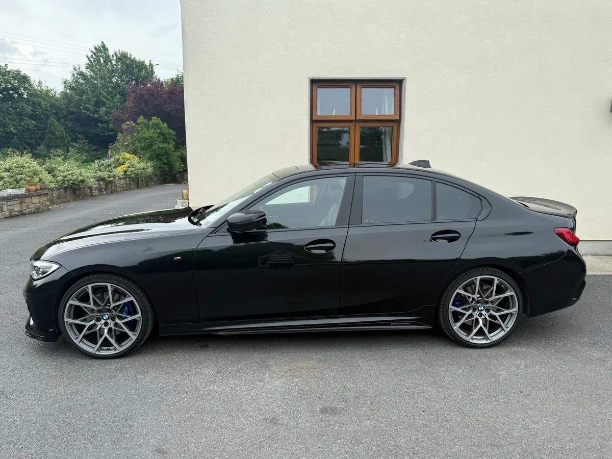 BMW M 340d - Image 1