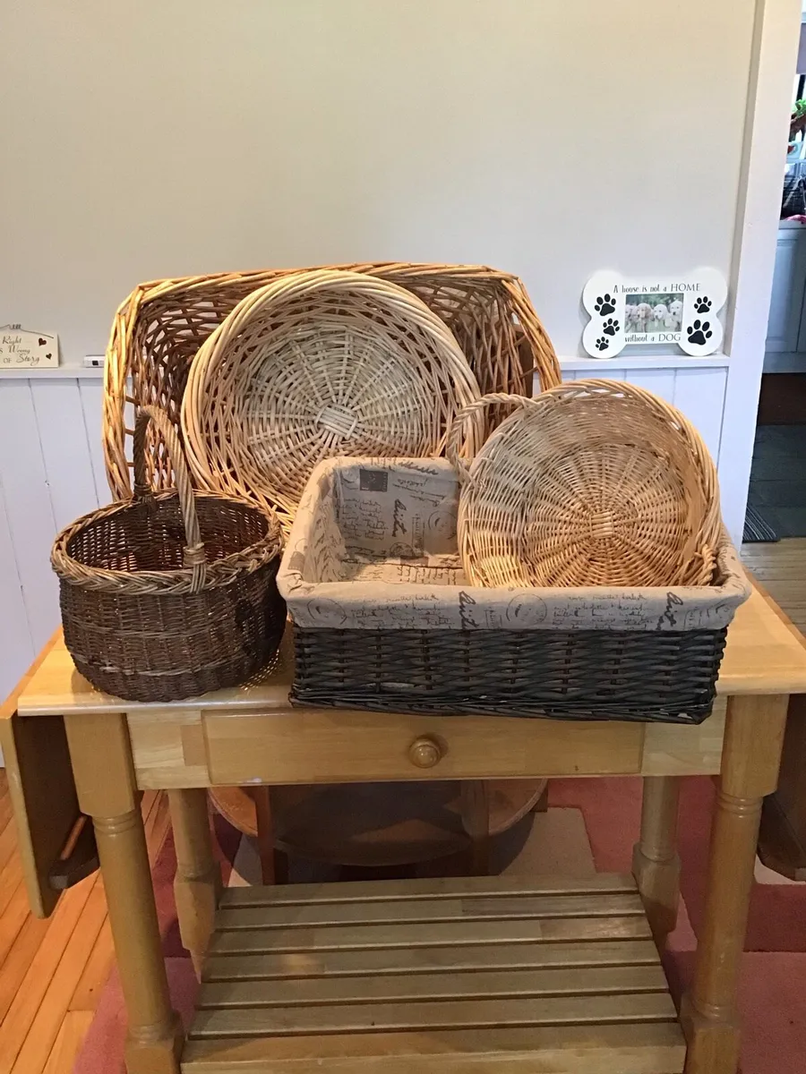 BASKET SELECTION OF VARIOUS SHAPES AND SIZES - Image 1