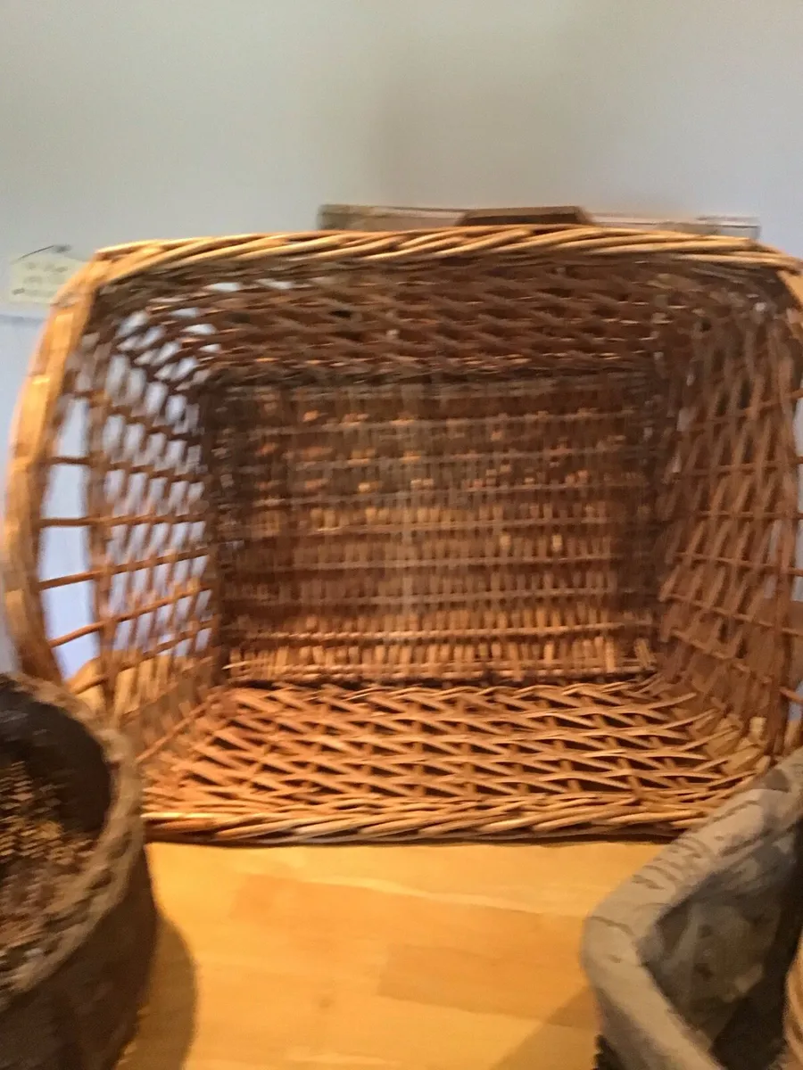BASKET SELECTION OF VARIOUS SHAPES AND SIZES - Image 4