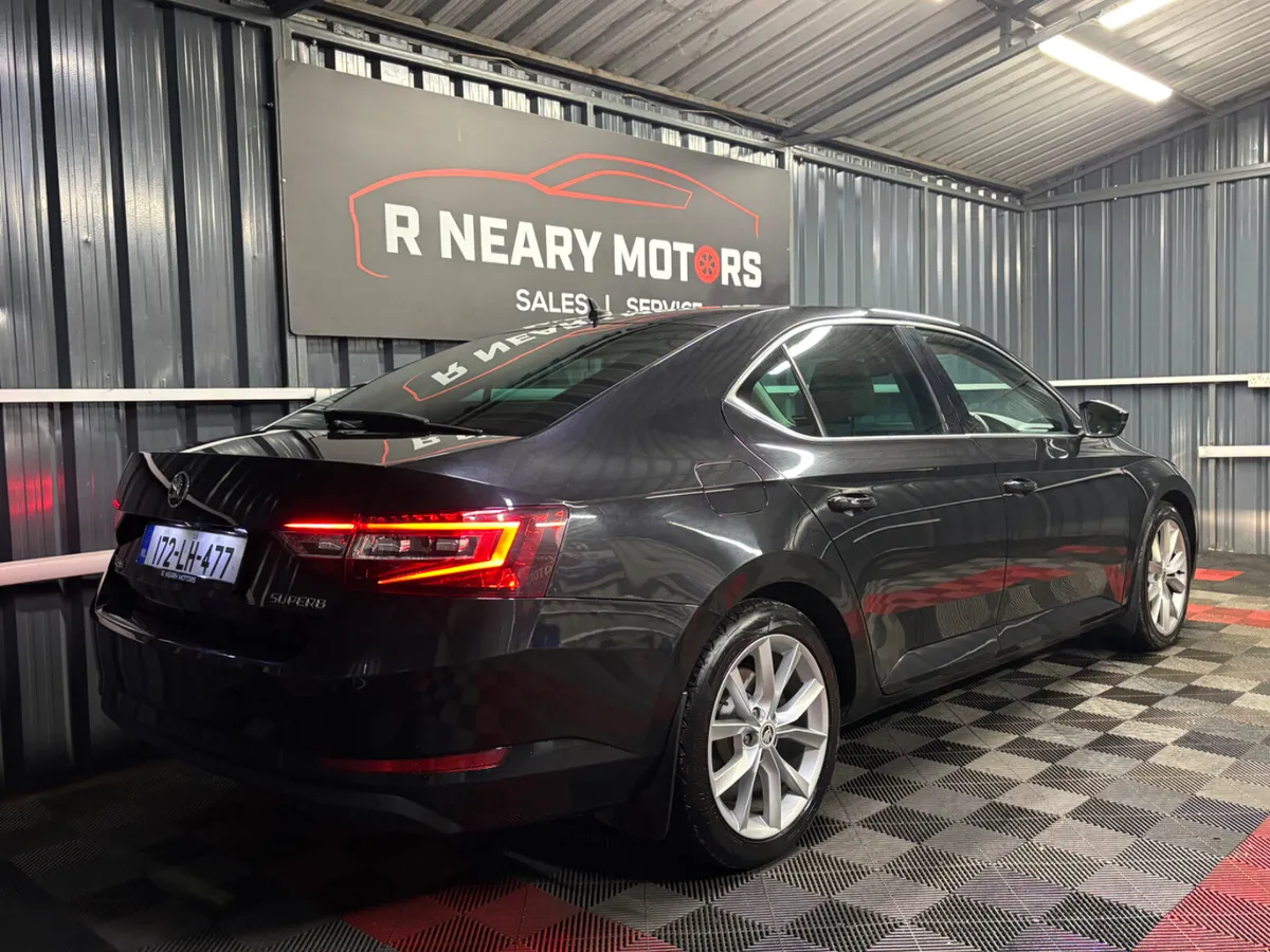2017 172 Skoda Superb 2.0 TDI 190bhp Style - Image 3