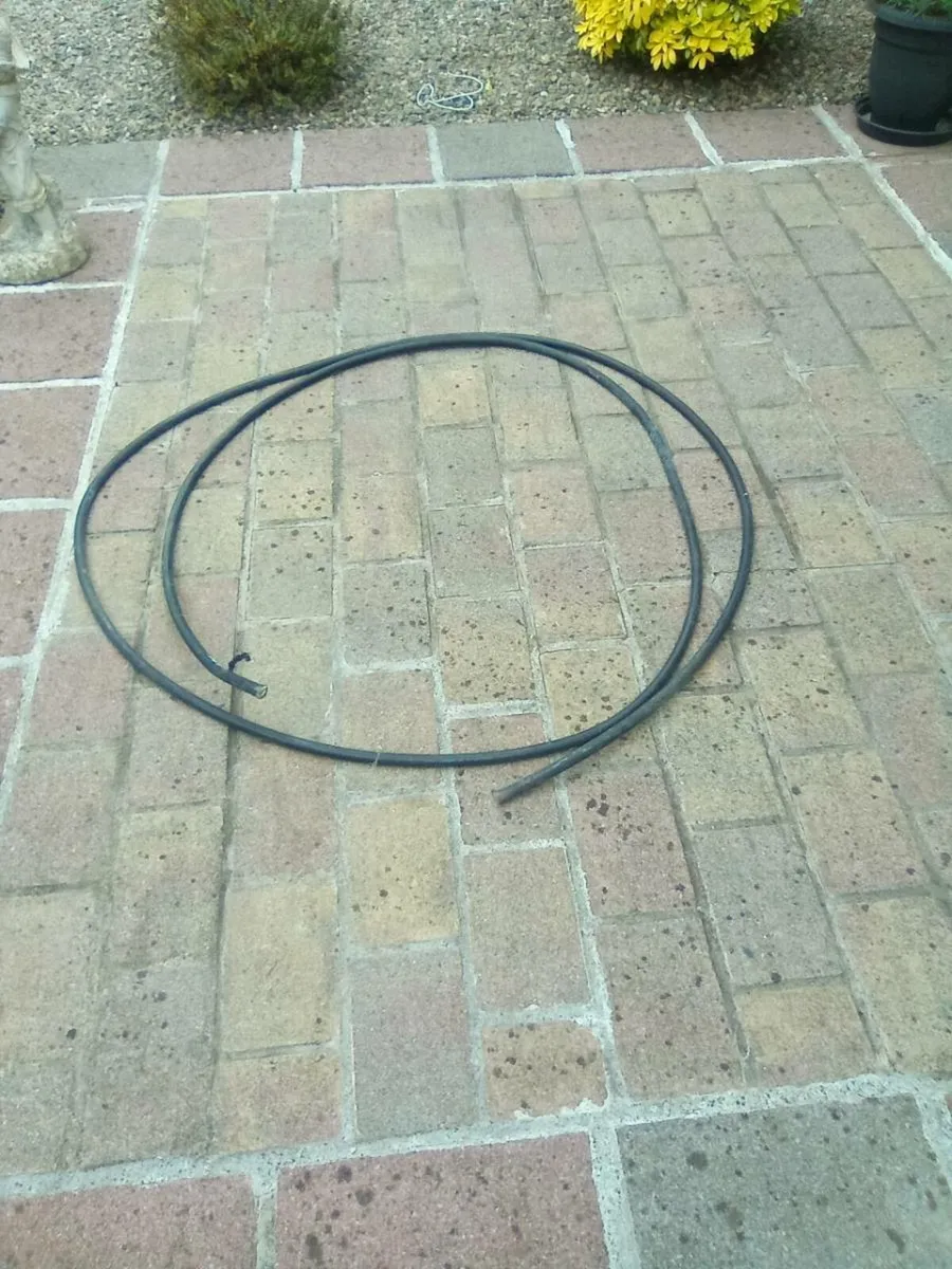 7  METRES. OF  3 X 16  SQUARE   UNDERGROUND  CABLE - Image 1