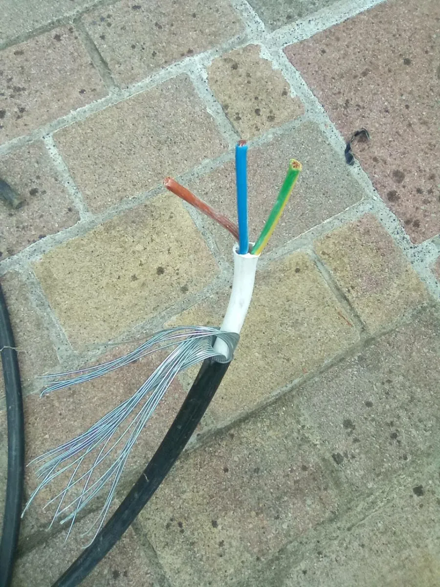 7  METRES. OF  3 X 16  SQUARE   UNDERGROUND  CABLE - Image 2