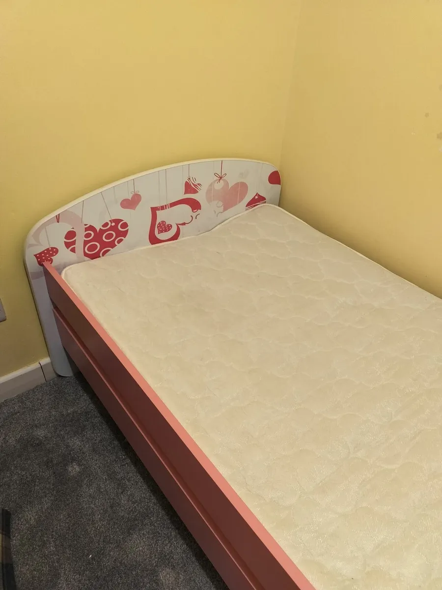 Toddler bed and mattress - Image 2