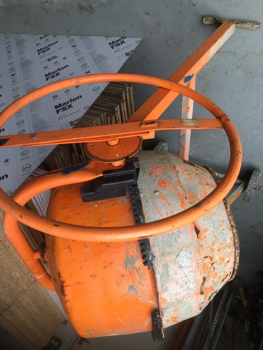 Cement mixer - Image 1