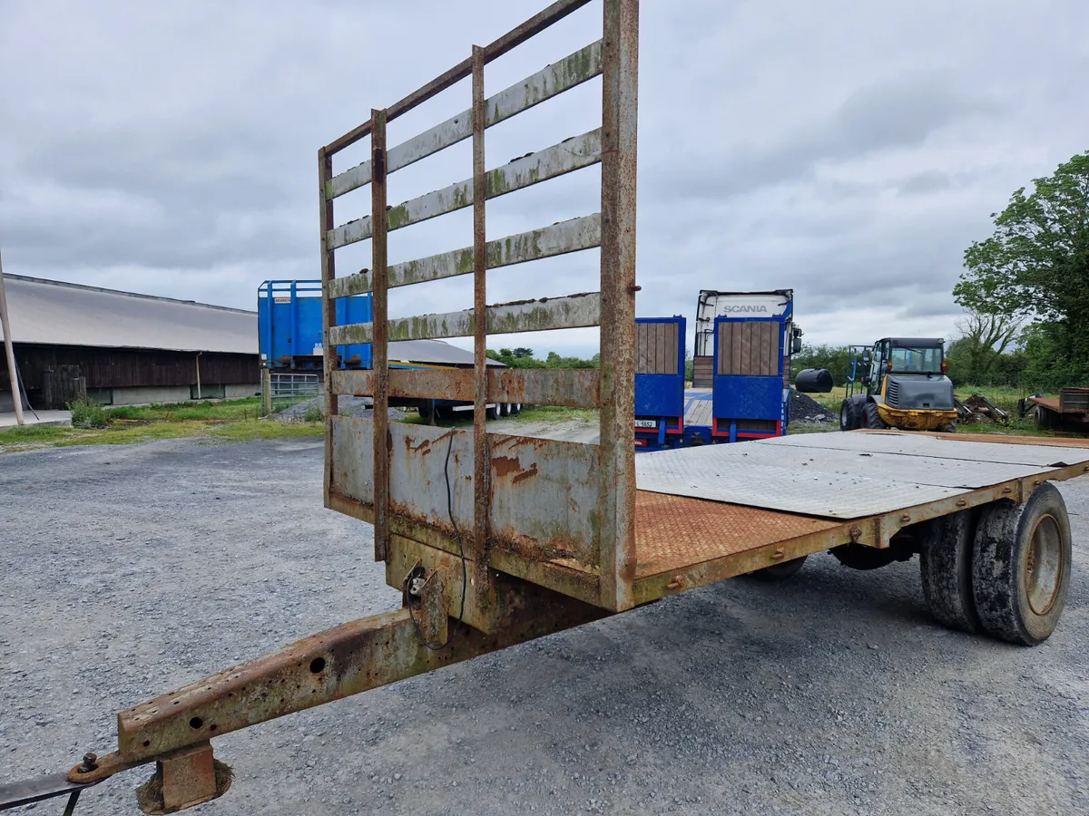 Bale trailer - Image 1