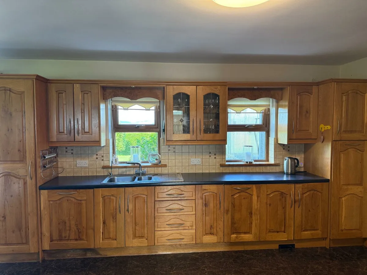Oak Kitchen - Image 1