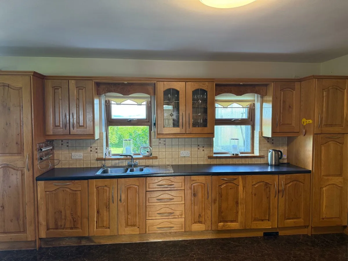 Oak Kitchen - Image 2