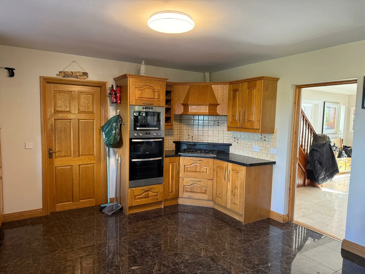 Oak Kitchen - Image 4