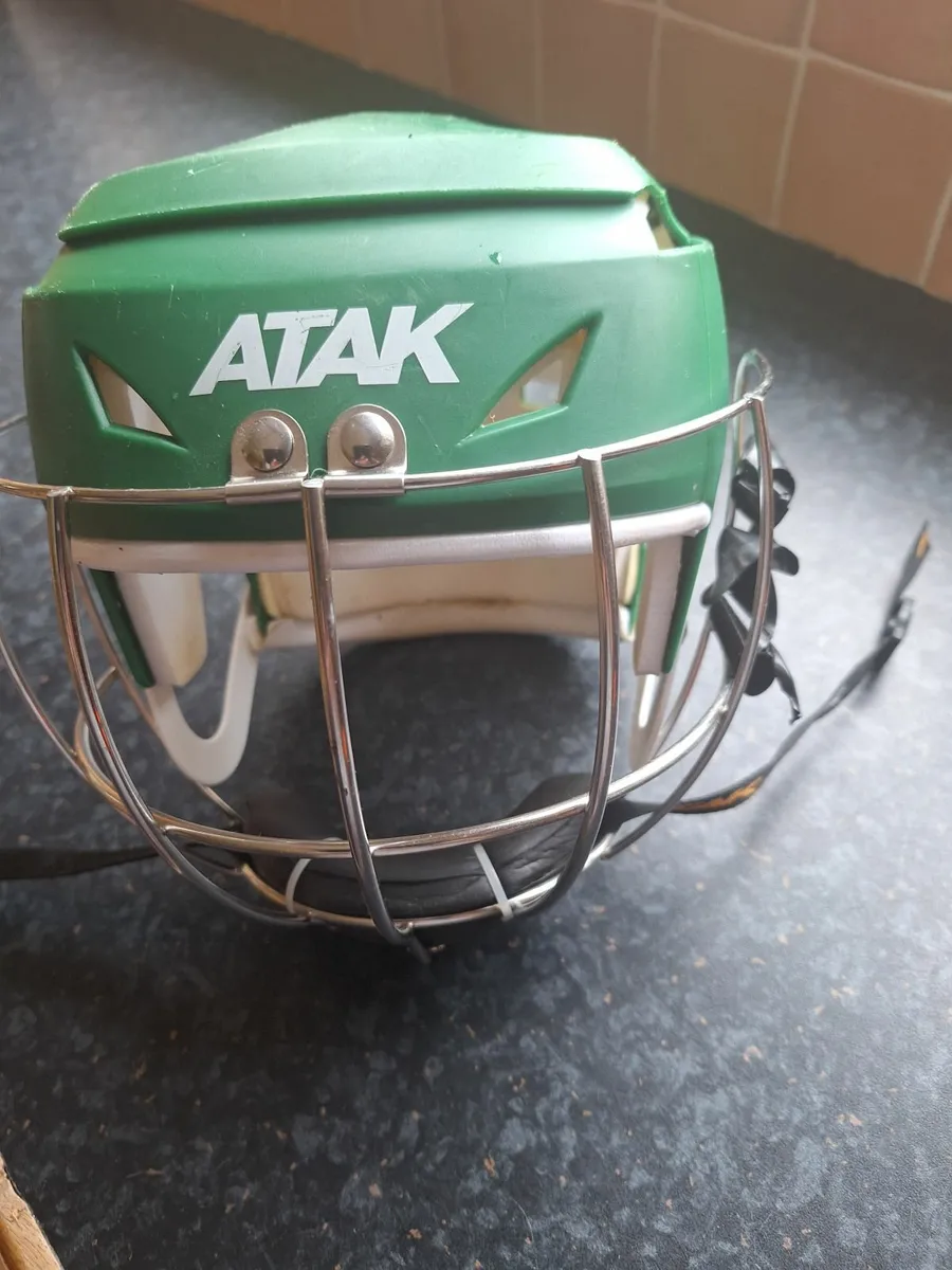 Hurling helmet - Image 1