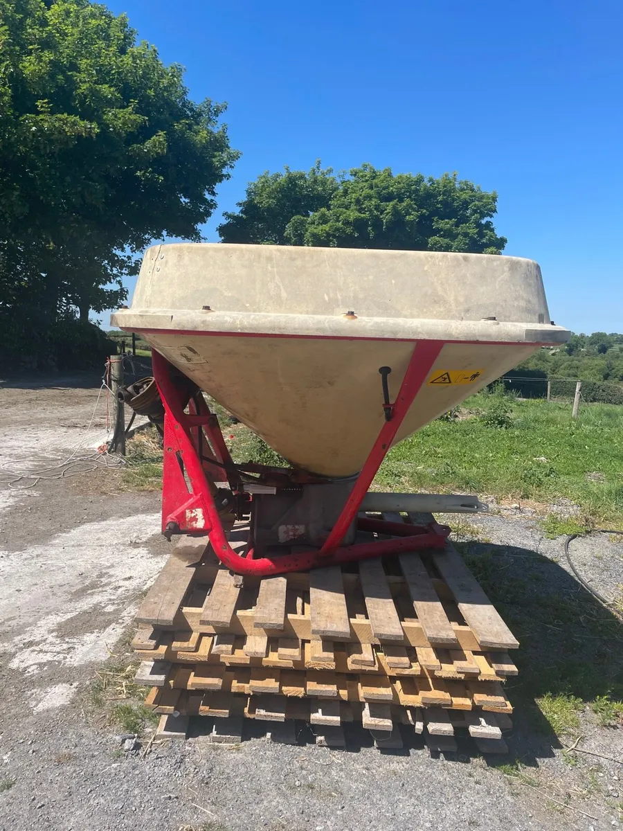 1 tonne Vicon spreader - Image 2