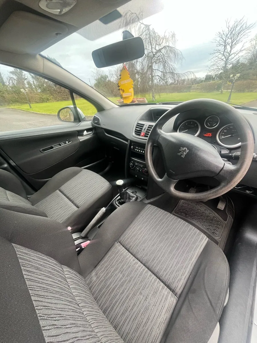 Car - Image 3