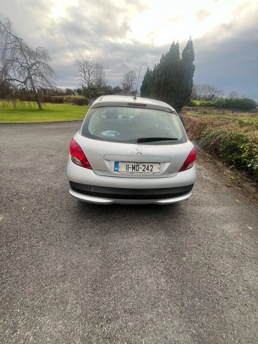 Car - Image 4