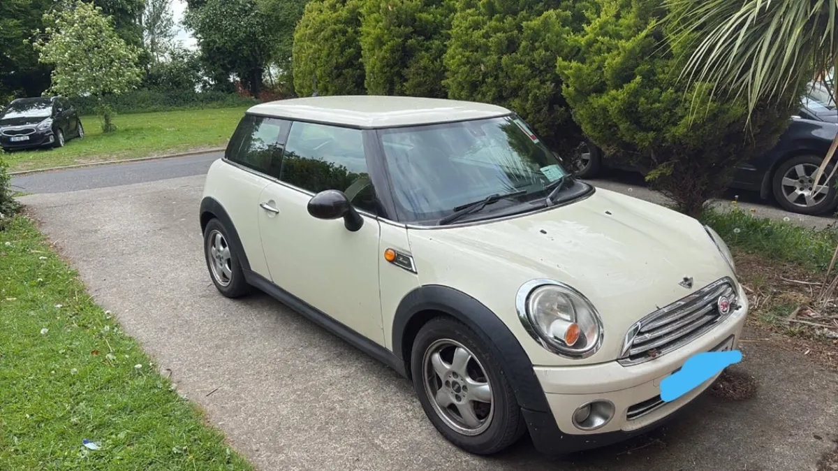 Mini Cooper 2010 - Image 2