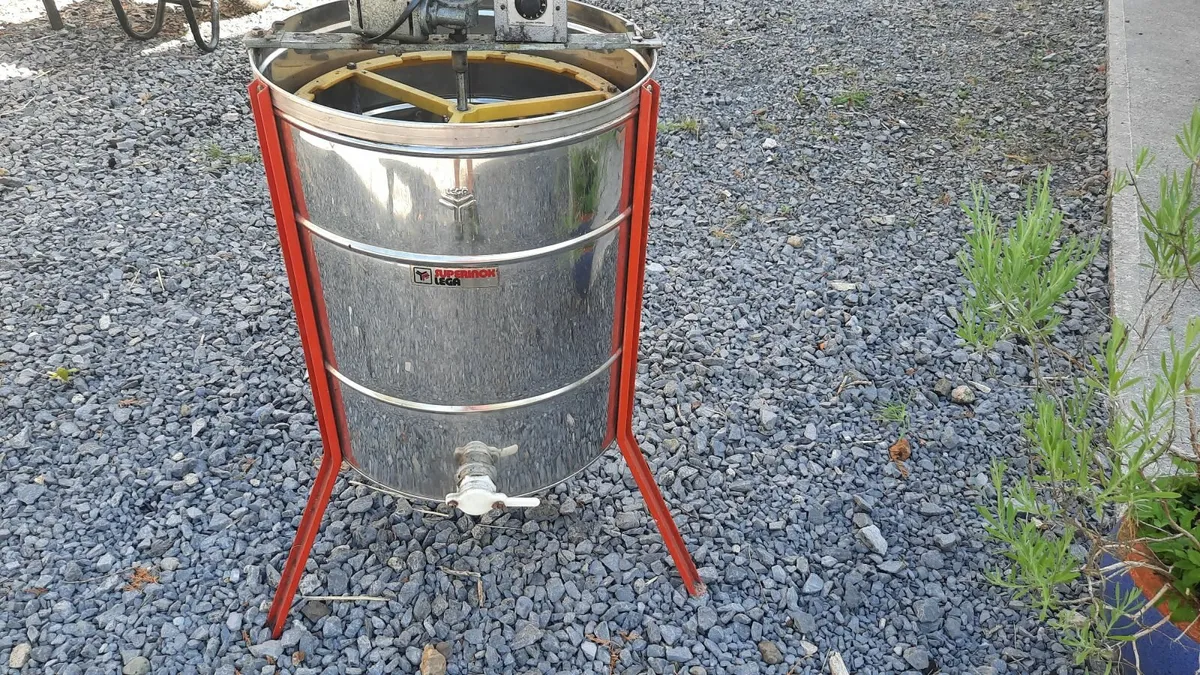 Honey frame spinner - Image 1