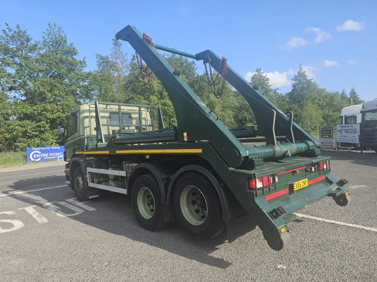 2015 Scania P320 6x2 twin wheel skip truck - Image 4