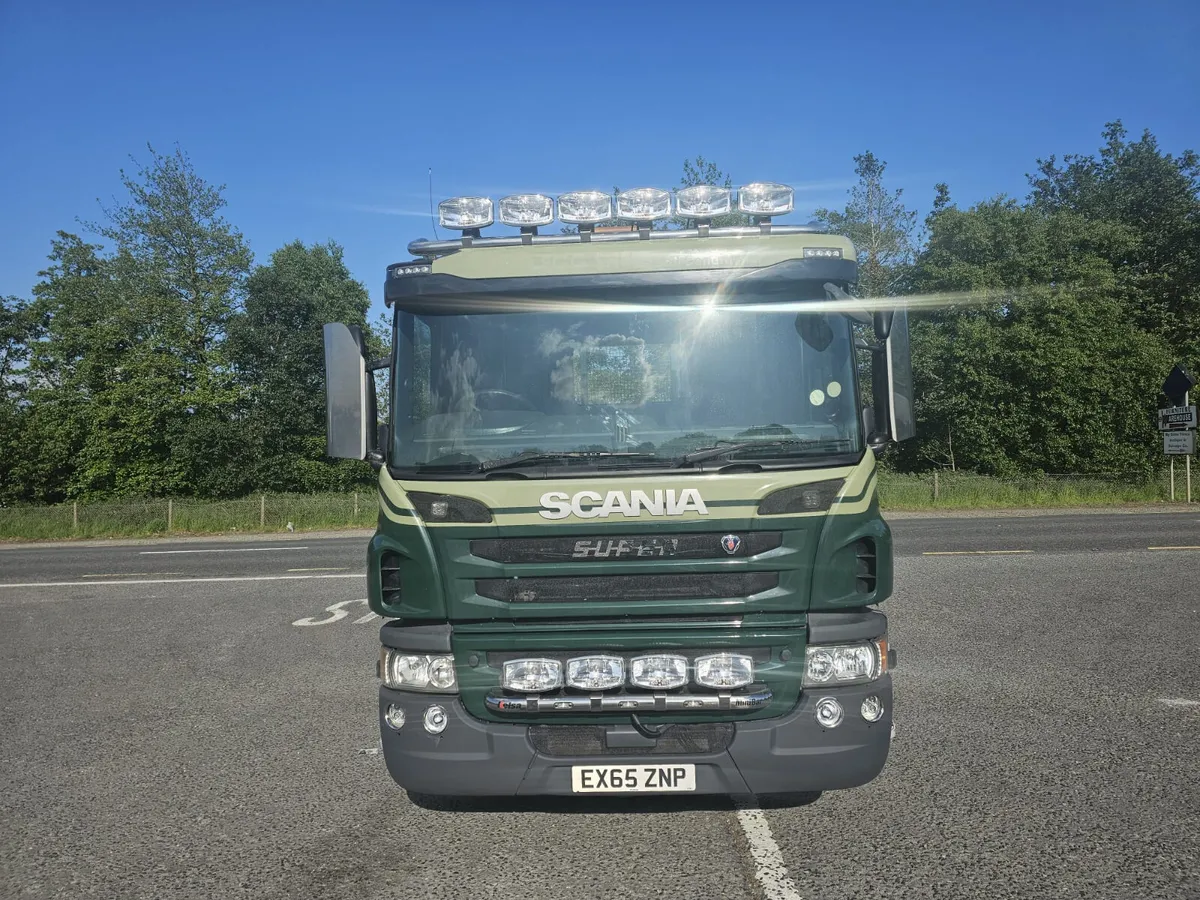 2015 Scania P320 6x2 twin wheel skip truck - Image 3