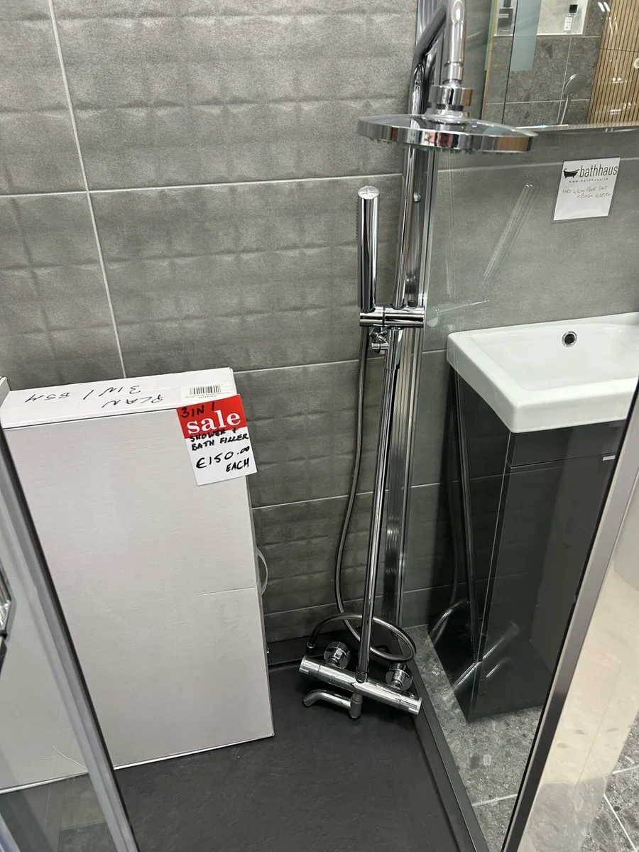 Bathroom vanity & showers - Image 1