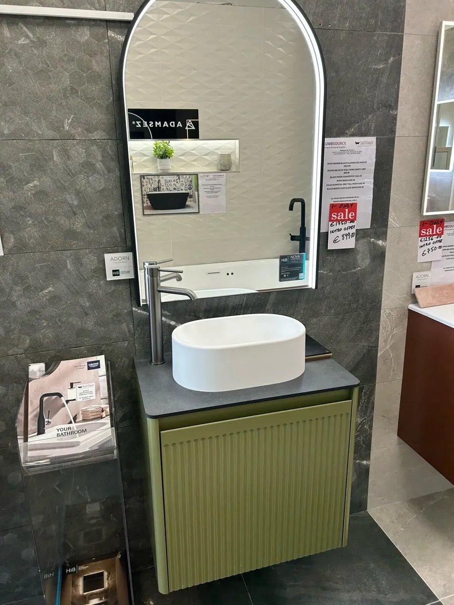 Bathroom vanity & showers - Image 3