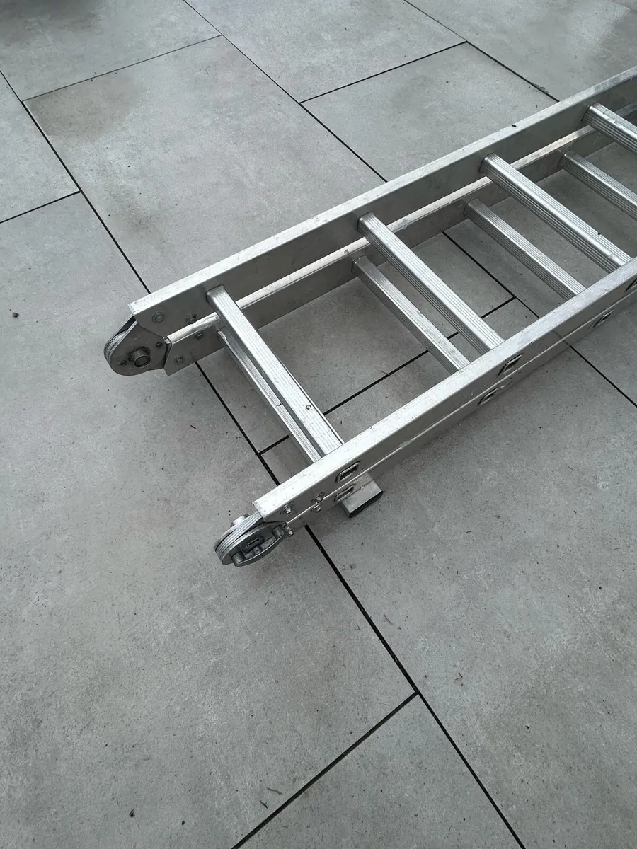 Youngman 20ft folding roof ladder - Image 2