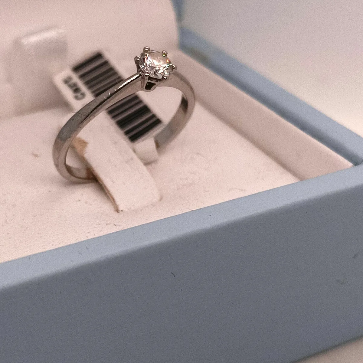 Diamond Solitaire, Platinum Ring with Certificate - Image 2