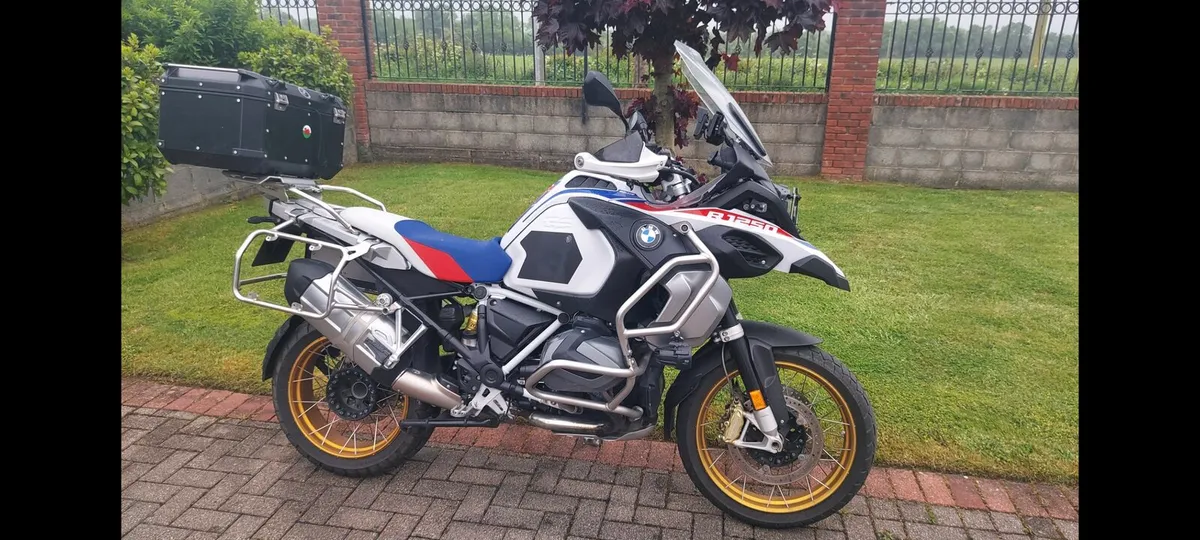 BMW R1250GSA RALLYE 2023 + PANNIERS/TOP BOX - Image 2