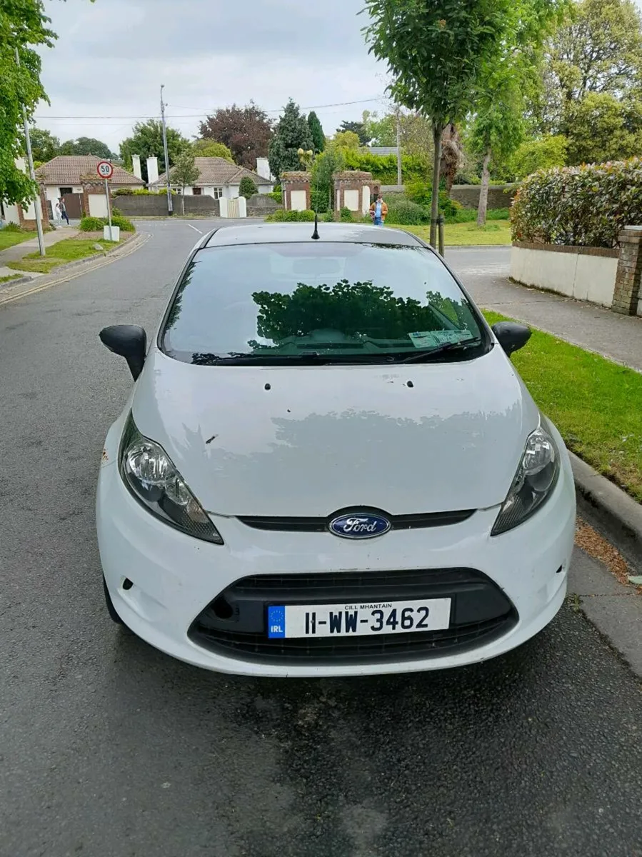 Ford fiesta 2011 - Image 2