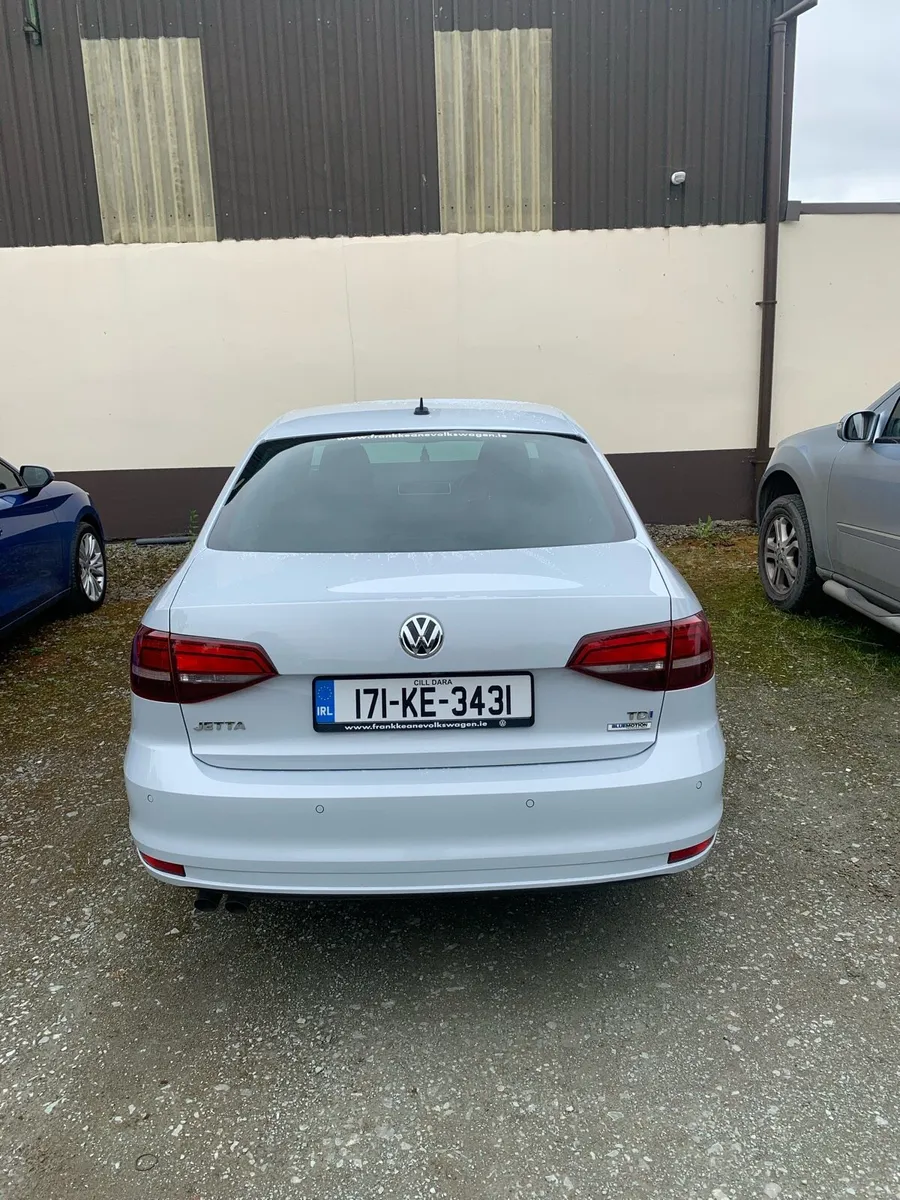 Volkswagen Jetta 2017 - Image 2