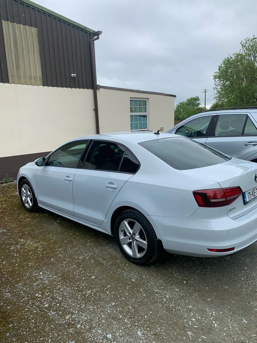 Volkswagen Jetta 2017 - Image 3