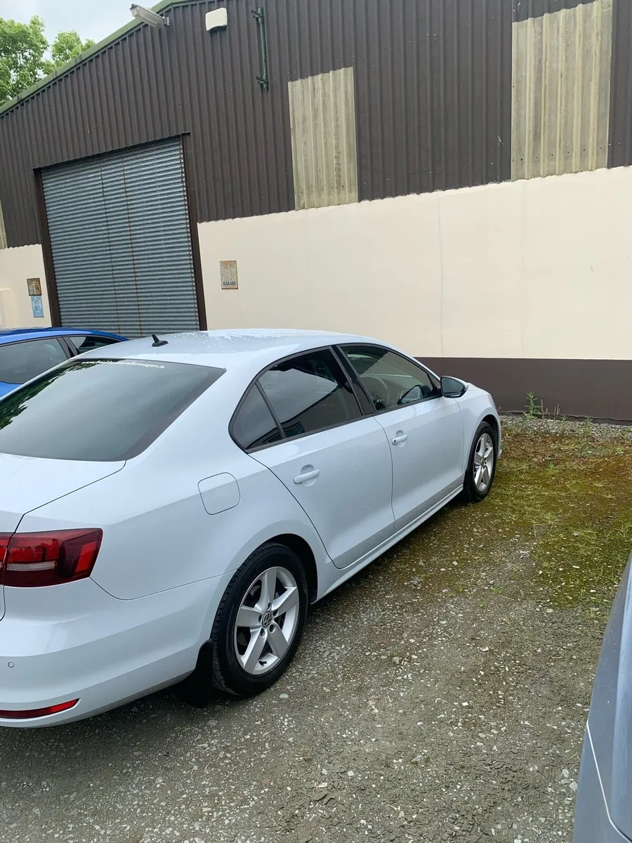 Volkswagen Jetta 2017 - Image 4