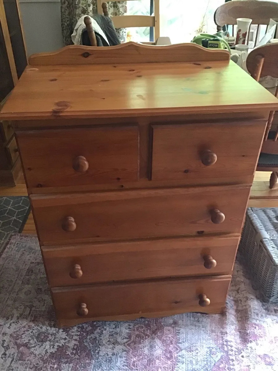 Pine chest of 4 draws - Image 1
