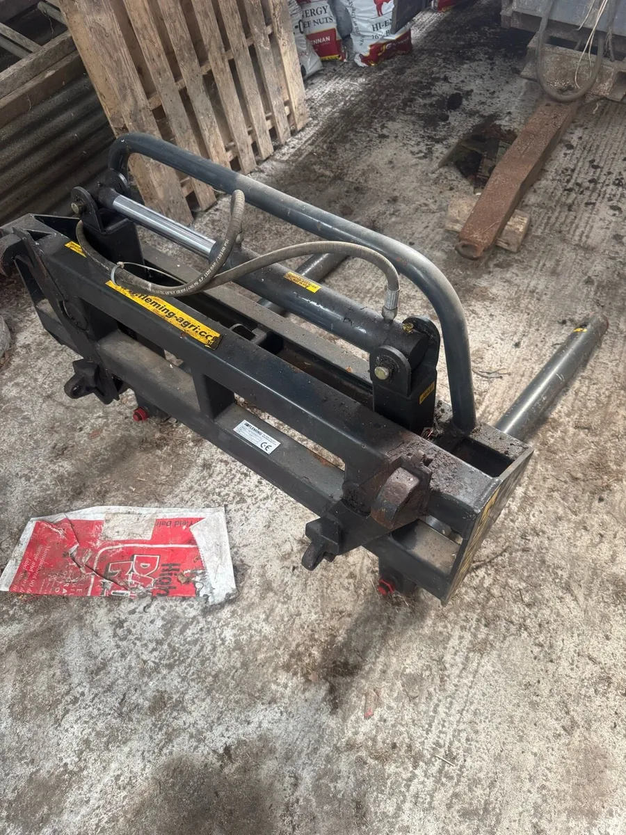 Bales stacker - Image 1
