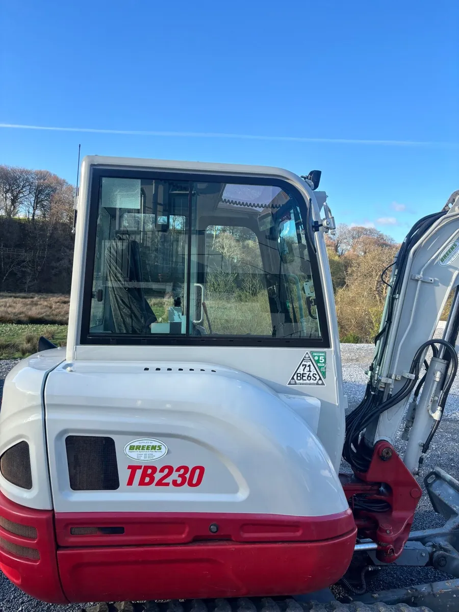 3 tonne takuchi mini digger - Image 1
