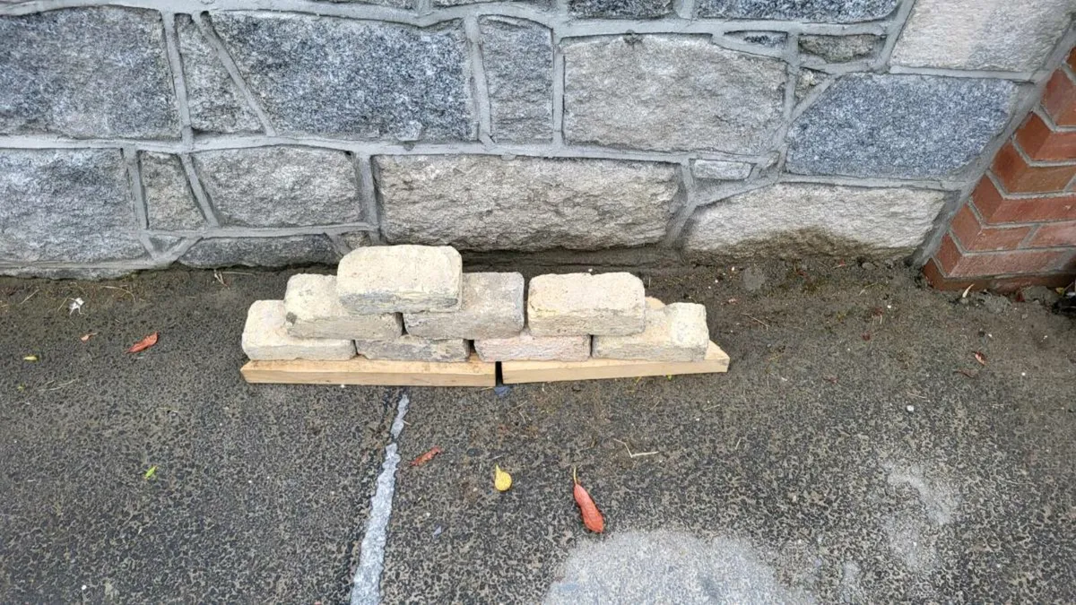Old bricks - Image 3