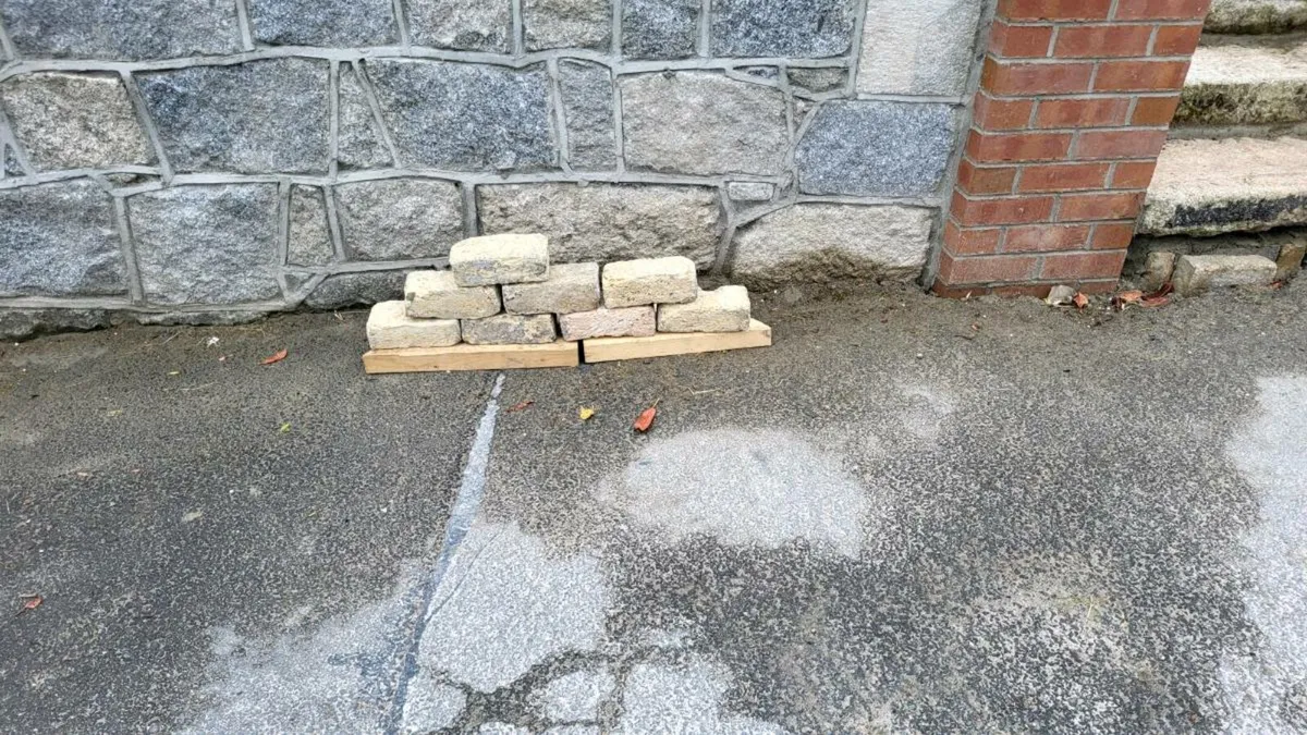 Old bricks - Image 4