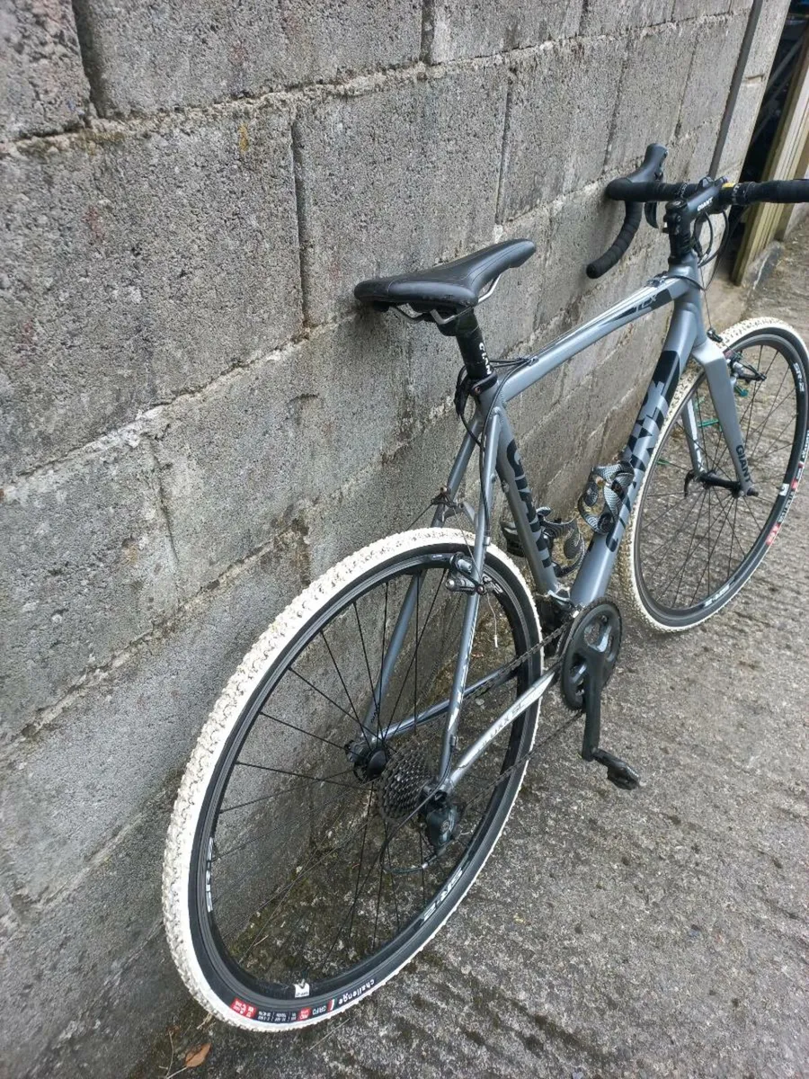 Giant TCX Road bike - Image 3