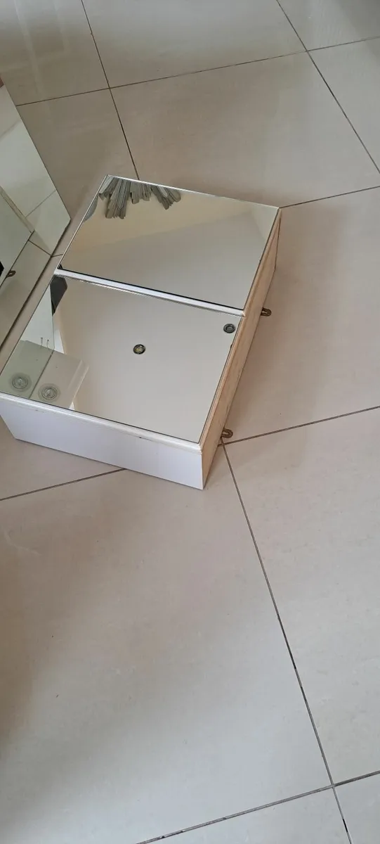 Bathroom mirror and cabinet - Image 2