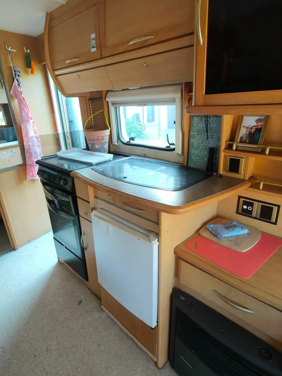 Caravan - Image 4