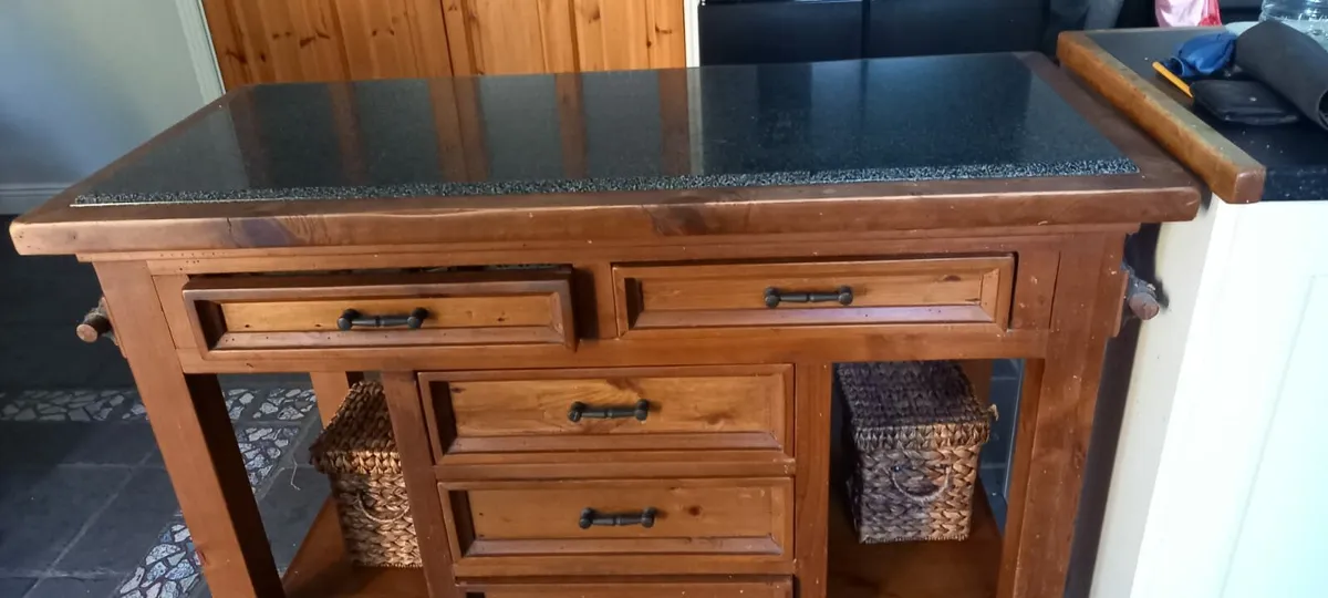 Free standing kitchen island - Image 2