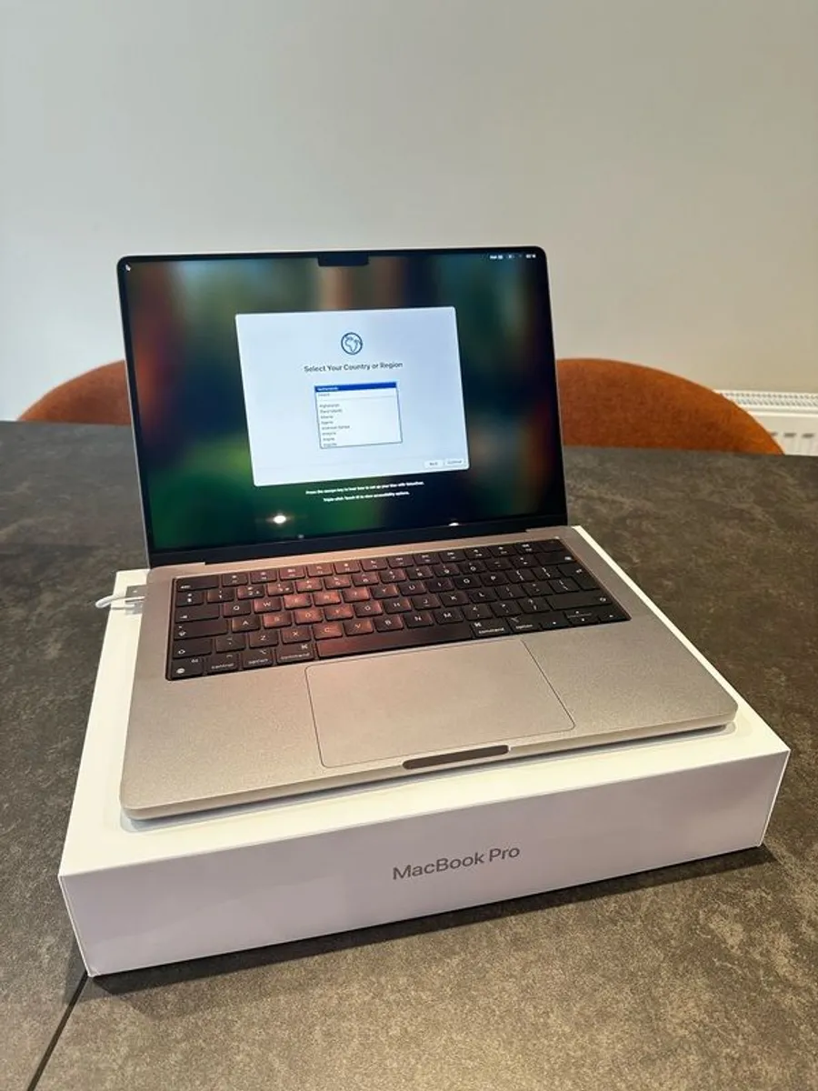 Apple MacBook Pro M2 - Image 2
