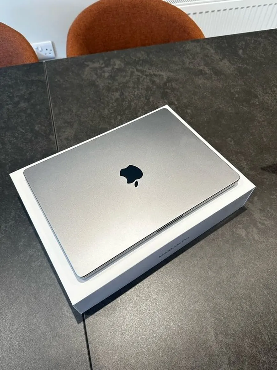 Apple MacBook Pro M2 - Image 4