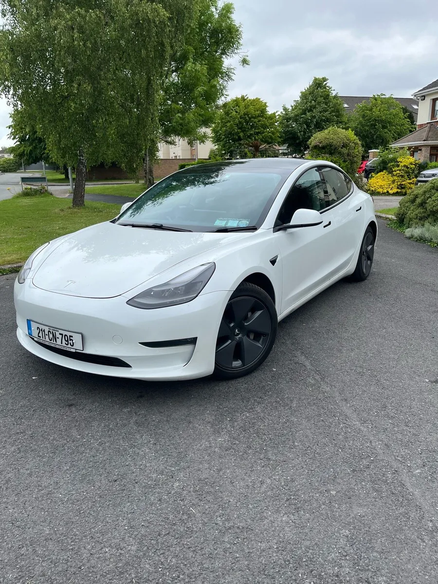 Tesla Model 3 Long Range AWD - Image 1